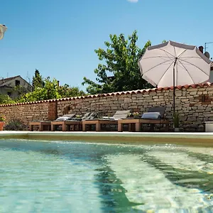 https://ferienwohnungen-vi-la-mare.hotelinzadar.com