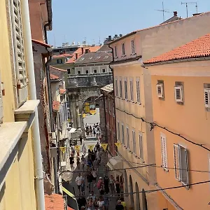 Dejan 2-top Centar-old Town Studio , Pola Croazia